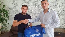 След 17 години в Ливърпул: На Острова изумени от трансфера на Рандъл в Арда