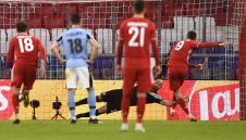 Мързелив Байерн довърши "орлите" с досада