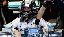 Ред Бул най-бързи в Сингапур, Нико се удари