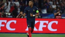 Франция пречупи трудно Гърция, Мбапе с рекорден гол