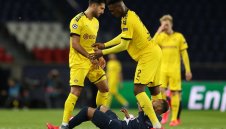 Шеф на Дортмунд беснее: Бяхме страхливи и безобидни. Неймар е голям актьор!