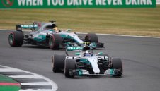 Хамилтън спечели квалификациите в Англия