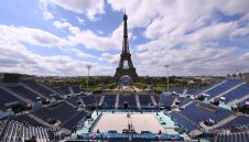 Спортисти се оплакват от недостиг на храна в олимпийското село 