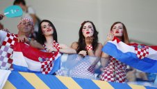 Хърватите лекуват ранен стюард с фланелка