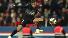 Мбапе с изненадващ намек за бъдещето си? + СНИМКА