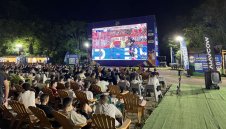 Гигантски екран на M.B.S. Trade събира фенове на футбола на „Юнак“