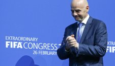ФИФА чака на Инфантино за $600 милиона