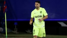 Титлата е мираж, но Барса все пак печели от Суарес