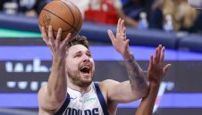 Трипъл-дабъл на Лука Дончич не стигна на Маверикс срещу Лейкърс 