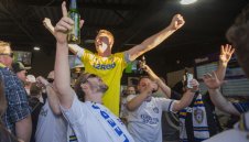 Лийдс разкара "Бин Ладен" от трибуните + СНИМКА