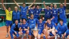 Левски разби с 3:0 ЦСКА и вдигна титлата