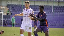 Бивш национал блести с фамозен гол в Румъния