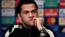 Алвеш си вярва: Ще бием шута на Реал!