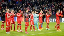 Гръм в Мюнхен: Фенове на Байерн скочиха на босовете + СНИМКА