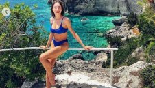 Златни момичета пръскат сексапил на гръцки остров + СНИМКИ