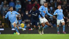 Стрелец на Челси се успокоява със слабия Бензема