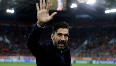 Заляха с поздрави юбиляря Буфон