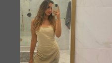 Чичарито си ляга до секси внучка на политик + СНИМКИ