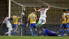 Валенсия оцеля във Франция след голяма драма