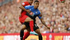 Фенове на Ливърпул нападнаха свой заради Руни