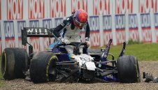 Ръсел запя друга песен и се извини на Ботас