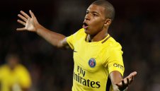 Мбапе с гол в дебюта си, рефер побутна ПСЖ