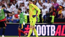 Нойер спира с Германия?