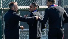 Барса "връзва" Ханзи Флик