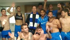 Холивудската звезда Джерард Бътлър сяда до Ривалдо и ще дере гърло за Левски