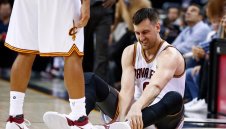 Богът счупи крак 58 секунди след дебюта си за Кавс