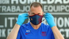 Тер Стеген ляга под ножа?