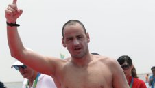 Машина! Петър Стойчев пак е световен шампион по плуване в ледени води