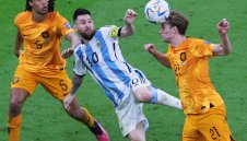 Обвинение от Френки: Меси повлия на скандалния съдия!