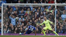 Куриозно профукана дузпа донесе победа на Ман Сити