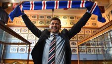 Стиви Джи дебютира срещу бивш клуб на сър Алекс 