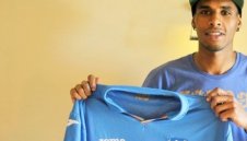 Лудогорец следи крило на Левски