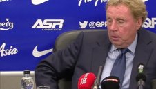 "Старата лисица" Хари клекна пред принц Али