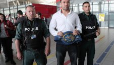 Кобрата наби водещ в ефир + ВИДЕО