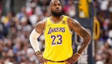 Краля не се предава, Езерняците се провалят в 3-ата част