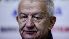 Фенове на Локо Пловдив искат оставката на Христо Крушарски