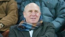 Хьонес отива във Волфсбург