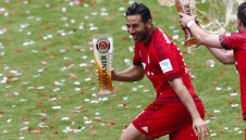 Завиждайте му: Байерн и Вердер в битка за 40-годишния Писаро