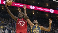 Пердах! Торонто отнесе Голдън Стейт насред Калифорния