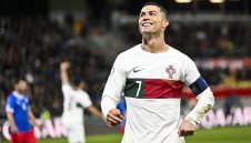 ЧРД: Кристиано Роналдо подари "Порше" на майка си 