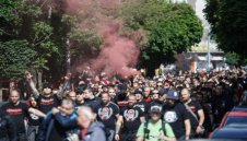 Шествието на "червените" фенове спря движението в центъра