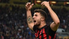 Милан продава талантливия Кутроне на "вълците" 