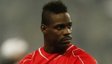 Ливърпул бие шута на Балотели