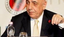 Милан ще търси само нападател