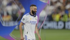 Бeнзема заби уникална мацка, бивша е на Бийбър + СНИМКИ