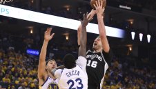 Шпорите се бореха, но Голдън Стейт ги прати в почивка